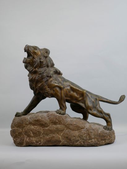 null ANDREY James. Roaring lion. Proof in bronze with patina on a stone base. Signed...