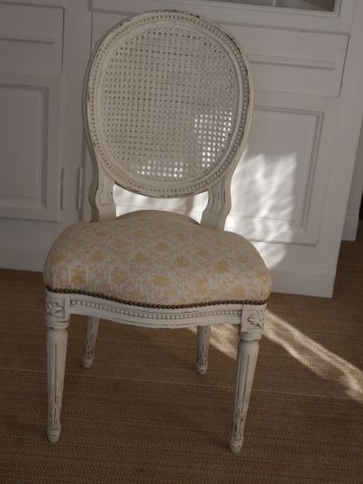 null A moulded and white lacquered wood cabriolet chair with a frieze of pearls and...