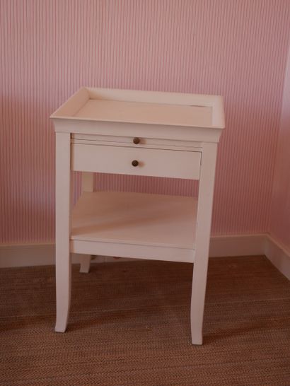 null Pair of bedside tables in white lacquered wood, opening to a drawer and a pull...