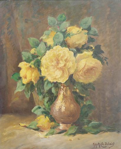 null Maurice DUBOIS (1869-1944). Vase au bouquet de roses jaunes. Huile sur panneau....