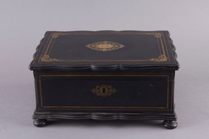 null Blackened wood and brass marquetry box with a monogrammed cartouche, ribbons...
