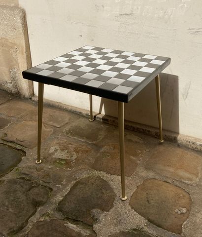 null Side table, ceramic top with checkerboard pattern, metal base. Height 41cm,...