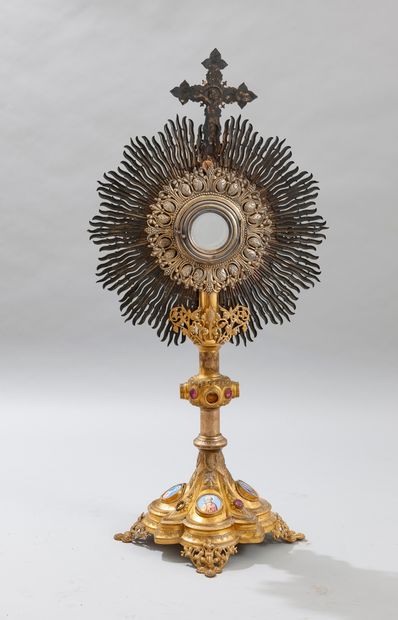 null Large gilt and silver-plated monstrance in the Neo-Gothic style, resting on...