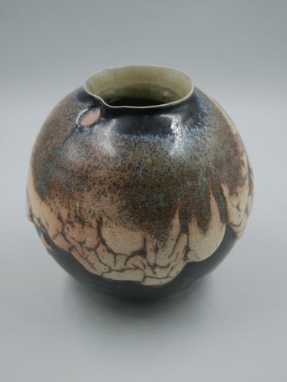null LACHENAL Edmond (1855-1948), in the taste of. Vase ball out of ceramics with...