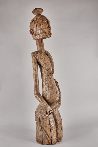 null AFRIQUE DE L'EST DJORAI. Sculpture en bois naturel représentant une femme et...