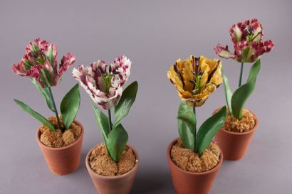 null Four iron tulips, the stems in green lacquered sheet metal, in the taste of...