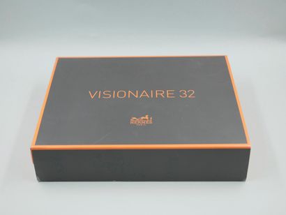 null HERMÈS Paris. 

Coffret " Visionnaire 32 Where? " en cuir naturel. Edition limitée...