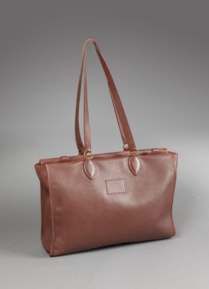 null 
HERMES - Grand sac deux anses modèle "KABA"- Cuir marron grainé - 30 x 40cm....