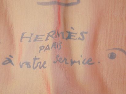 null HERMES Paris. Foulard "à votre service" en soie transparente orange à décor...