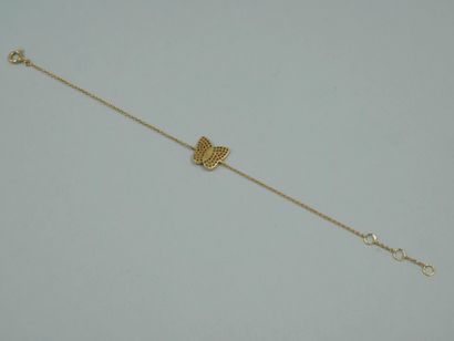 null Bracelet en or jaune 18K à motif d'un papillon pavé de diamants - Longueur :...