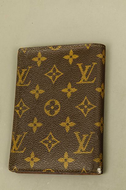 null Porte cartes monogrammé Louis Vuitton H. 15 cm x L. 10 cm