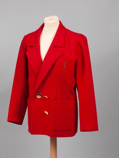 null YVES SAINT LAURENT, Variation. Veste en laine rouge. Boutons rapportés. T 3...