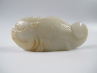 null Jade dragon carp. Clear nephrite. L 11cm. Symbol of success in the imperial...