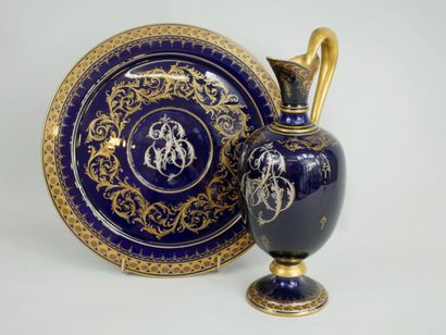 null TOURS, SAINTE RADEGONDE, Manufacture ASCH. Ewer and its tray in porcelain with...