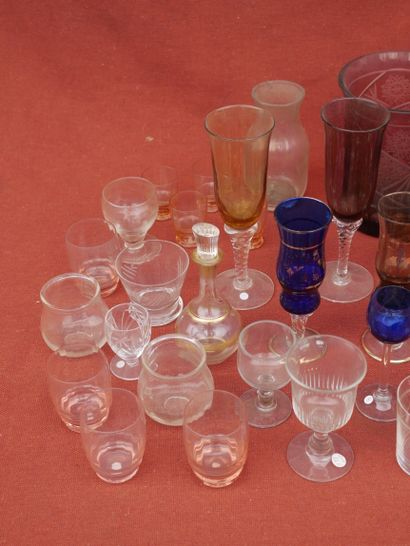 null Lot of glassware and colored crystal, including water glasses, wine glasses...