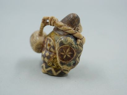 null Polychrome engraved ivory netsuke, The water carrier. Signed with the stamp....