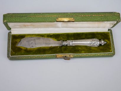 null Lot including a Louis XV style silver cheese knife - Weight : 43gr. A silver...