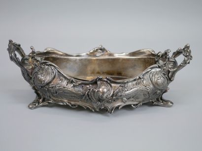 null VICTOR SAGLIER. Jardinière en métal argenté de style Louis XV à décor de roses,...