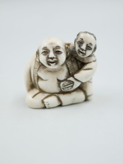 null Lot of four polychrome engraved ivory Netsuke including a witch with a swivelling...