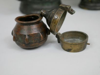 null Set of two bronze mortars, one decorated with masks, the other with a handle...
