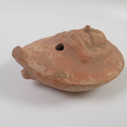 null Oil lamp decorated with a mask of the Goddess Isis. Terracotta. As is (handle...