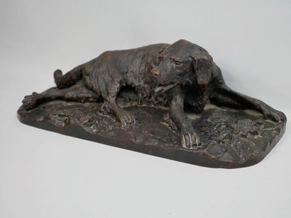 null Christophe FRATIN (1801-1864). Chien couché en bronze à patine médaille. Signé...