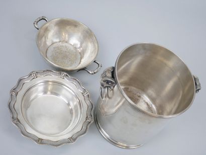 null A set of silver plated metal including: a bottle bucket, the handles with ram...