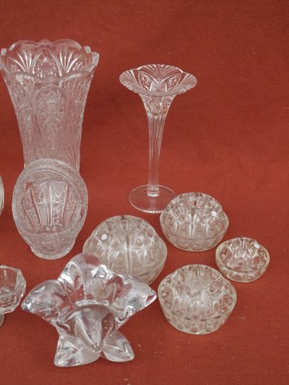 null Lot de verreries comprenant vase, soliflore, coupe, cendrier, salières, bouquetières,...