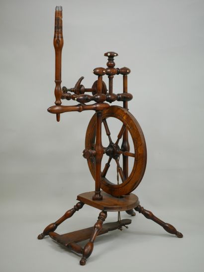 null Four-legged spinning wheel in natural wood. Work of the XIXth century. 70 x...