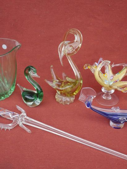 null Lot of glassware including swans of different sizes in colored murano glass,...