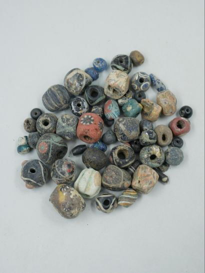 null Lot of glass paste beads. Ancient and Islamic period