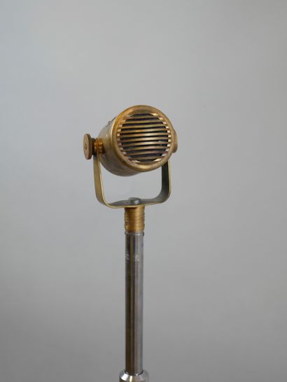 null MELODYNAMIC / MELODIUM PARIS. Antique metal and cast iron microphone on tripod...