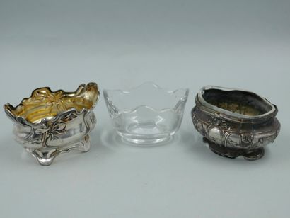 null Two saltcellars, one in silver and one in silver plated metal, the linings in...