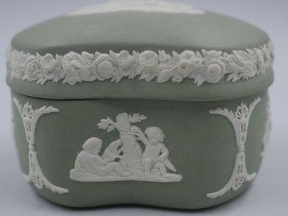 null WEDGWOOD. Circular covered box in biscuit. Work of the XIXth century. Height...