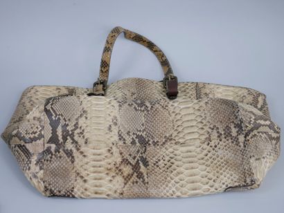 null GERARD DAREL. Bag in beige leather imitating the python. Height 31cm, Length...