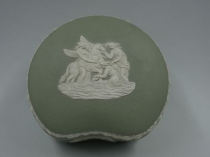 null WEDGWOOD. Boîte circulaire couverte en biscuit. Travail du XIXè siècle. Haut...