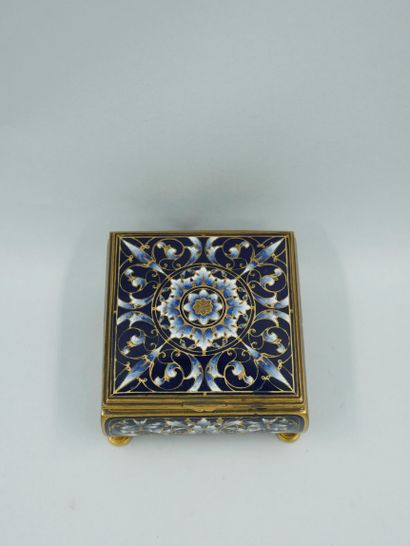 null Neo-Renaissance style quadrangular jewelry box in bronze and cloisonné enamel...