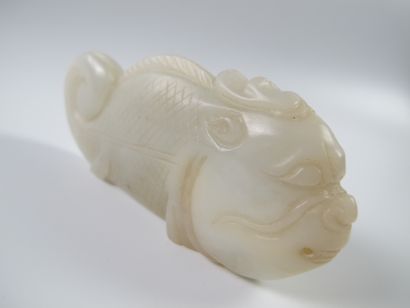 null Jade dragon carp. Clear nephrite. L 11cm. Symbol of success in the imperial...
