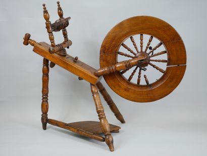 null Tripod spinning wheel in natural turned wood and ivory. Work of the beginning...