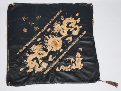 null CHINA, Late 19th - Early 20th century. Silk fabric with embroidered dragons....