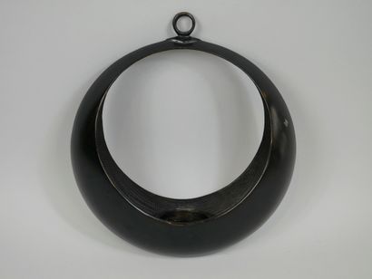 null JAPAN. XIXth century. Circular hanging vase in bronze with brown patina. Height...