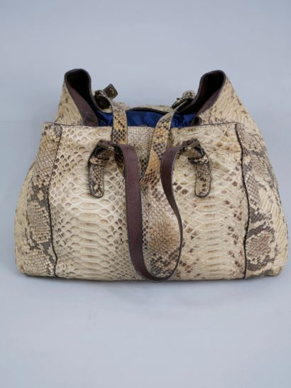null GERARD DAREL. Bag in beige leather imitating the python. Height 31cm, Length...