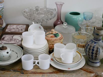 Lot of glassware and miscellaneous. (Accidents)...