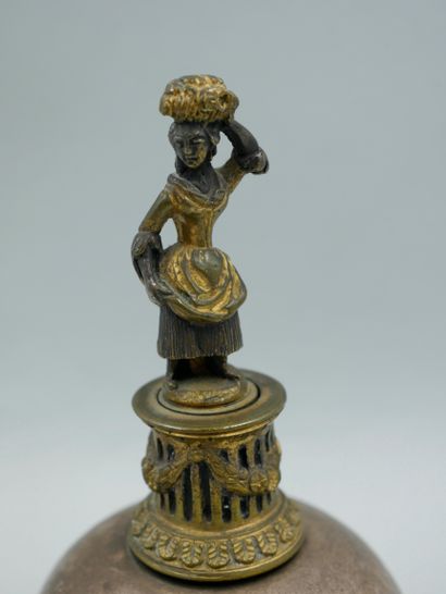 null Two bells, one of table in gilded metal resting on a burr base (Height 15cm)...