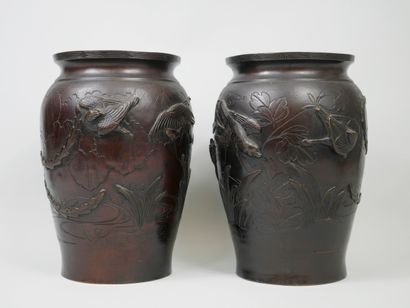 null JAPAN 20th century. Pair of bronze vases with brown patina decorated with phoenixes...