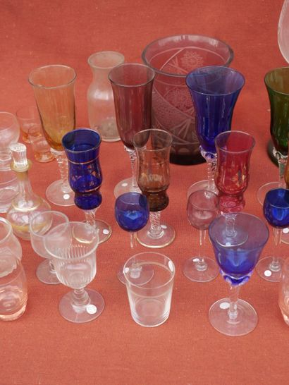 null Lot of glassware and colored crystal, including water glasses, wine glasses...