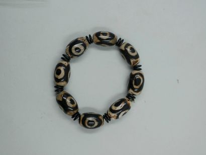 null Bracelet aux 8 perles Dzi du Tibet à trois Yeux. D env 8cm