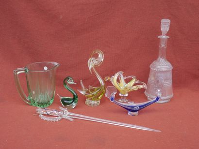 null Lot of glassware including swans of different sizes in colored murano glass,...
