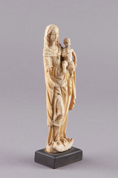 null Ivory sculpture representing the Virgin and Child. The Virgin with wavy hair...