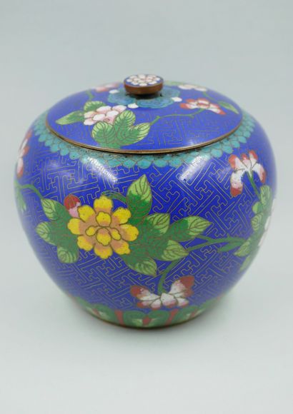 null CHINA.candy dish in cloisonné enamel. Height 10cm